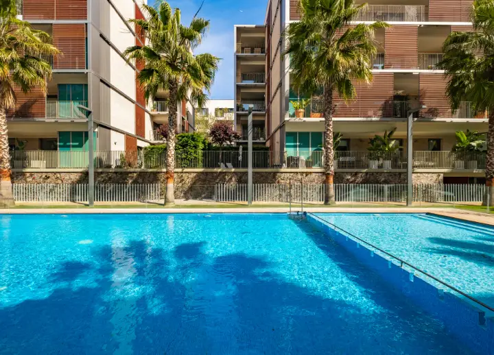 Las comunidades con piscina tiene una tarifa de luz más alta en las comunidades de propietarios